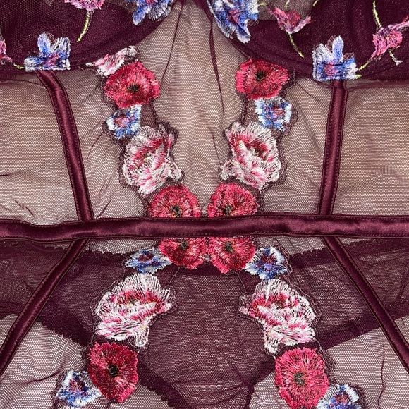 L Vs Victoria’s Secret VERY SEXY
Wicked Floral Embroidery Balconette Teddy- Kir - Picture 8 of 8